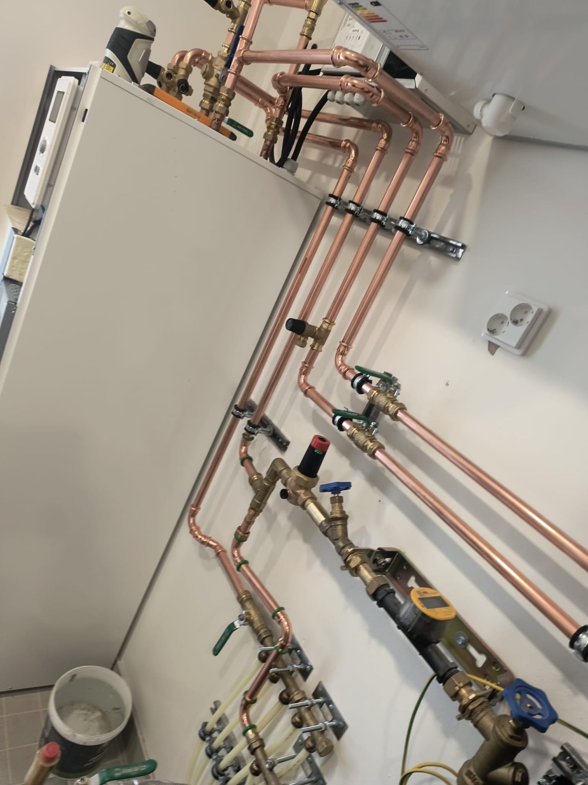 Lämmönjakohuoneen kupariputkisto